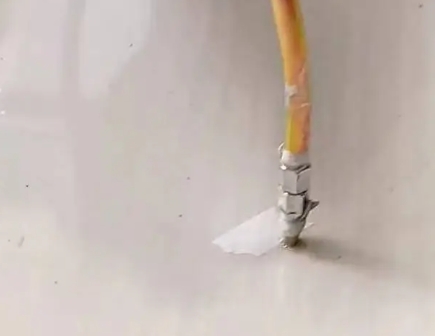 越秀瓷砖空鼓维修公司专业解答在瓷砖铺贴过程中，如果使用的砂料过粗（如全部使用了粗砂），可能会导致以下问题